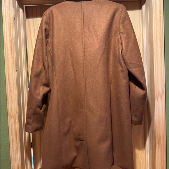 Elegant Brown Double-Breasted Women's Coat - Picture 2 of 3